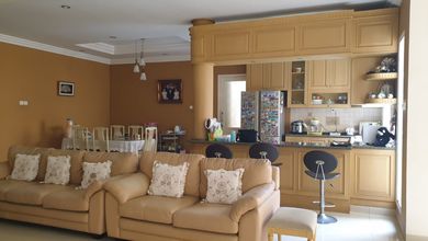 Jual Rumah Megah LT 300 m2 Kawasan Gading Serpong Pondok Hijau Golf, Tangerang