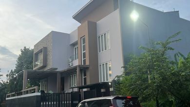Rumah Modern Luas 816 Jual di Modernland, Tangerang